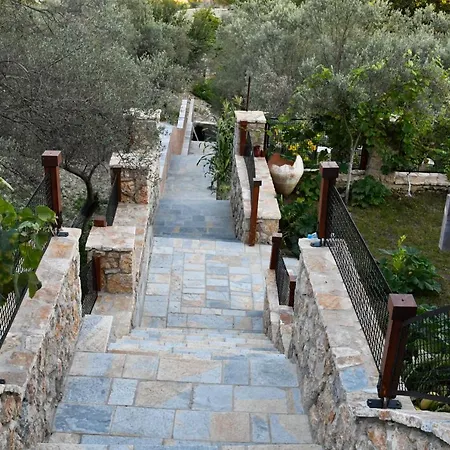 Szálloda Restaurant Emblema Petrelë