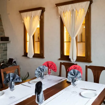 Szálloda Restaurant Emblema Petrelë